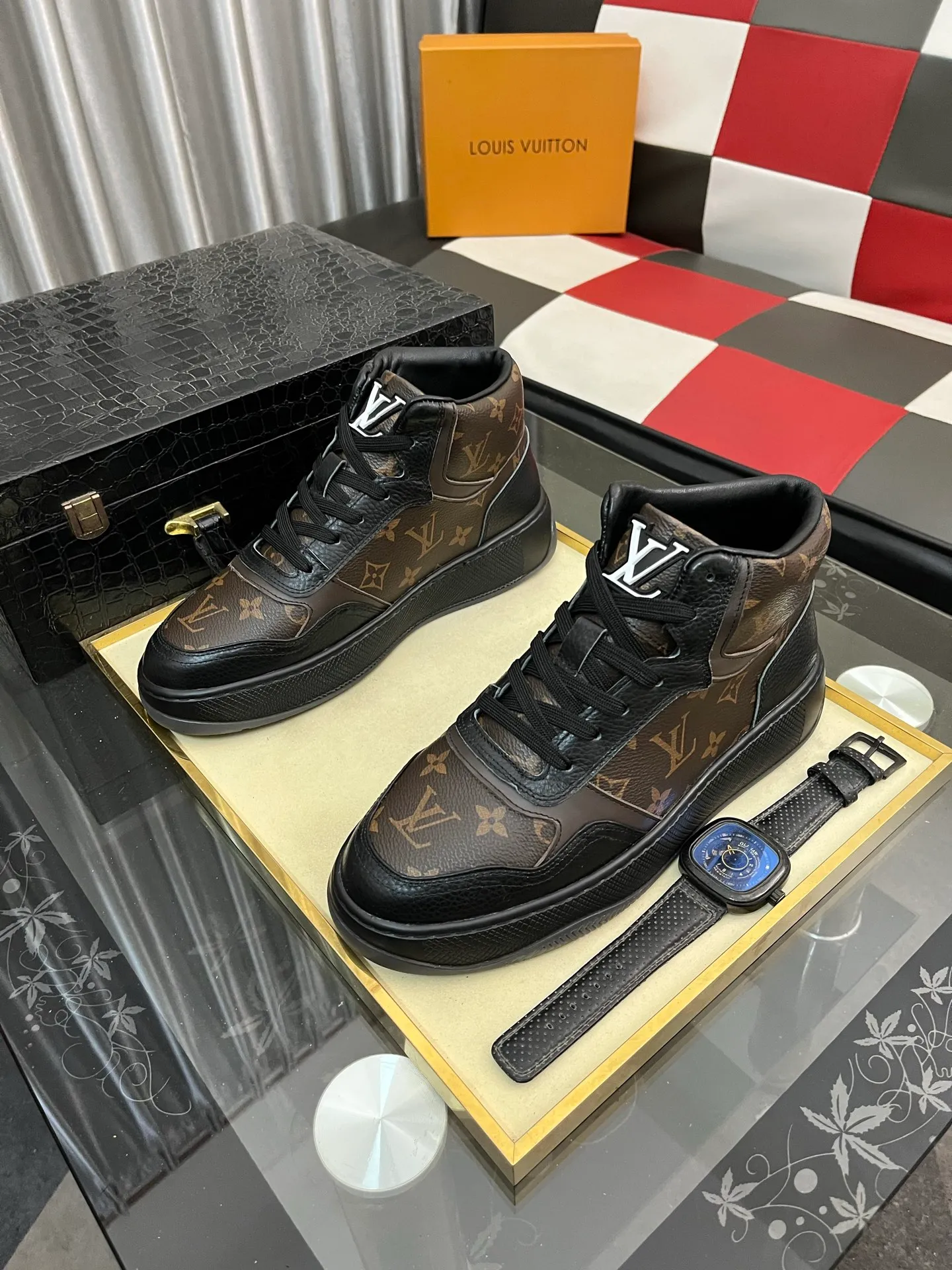 Ex-factory price: 438⌚️⌚️[LOUIS VUITTON] Same style as Louis Vuitton* official website 🚹Men's high-top casual shoes❤️Same style as popular celebrities and big names ~ Best-selling at home and abroad Lv focuses on the checkerboard series...Imported first-layer cowhide with special fabric ➕Full cotton, code number: 38-443️⃣Colors available